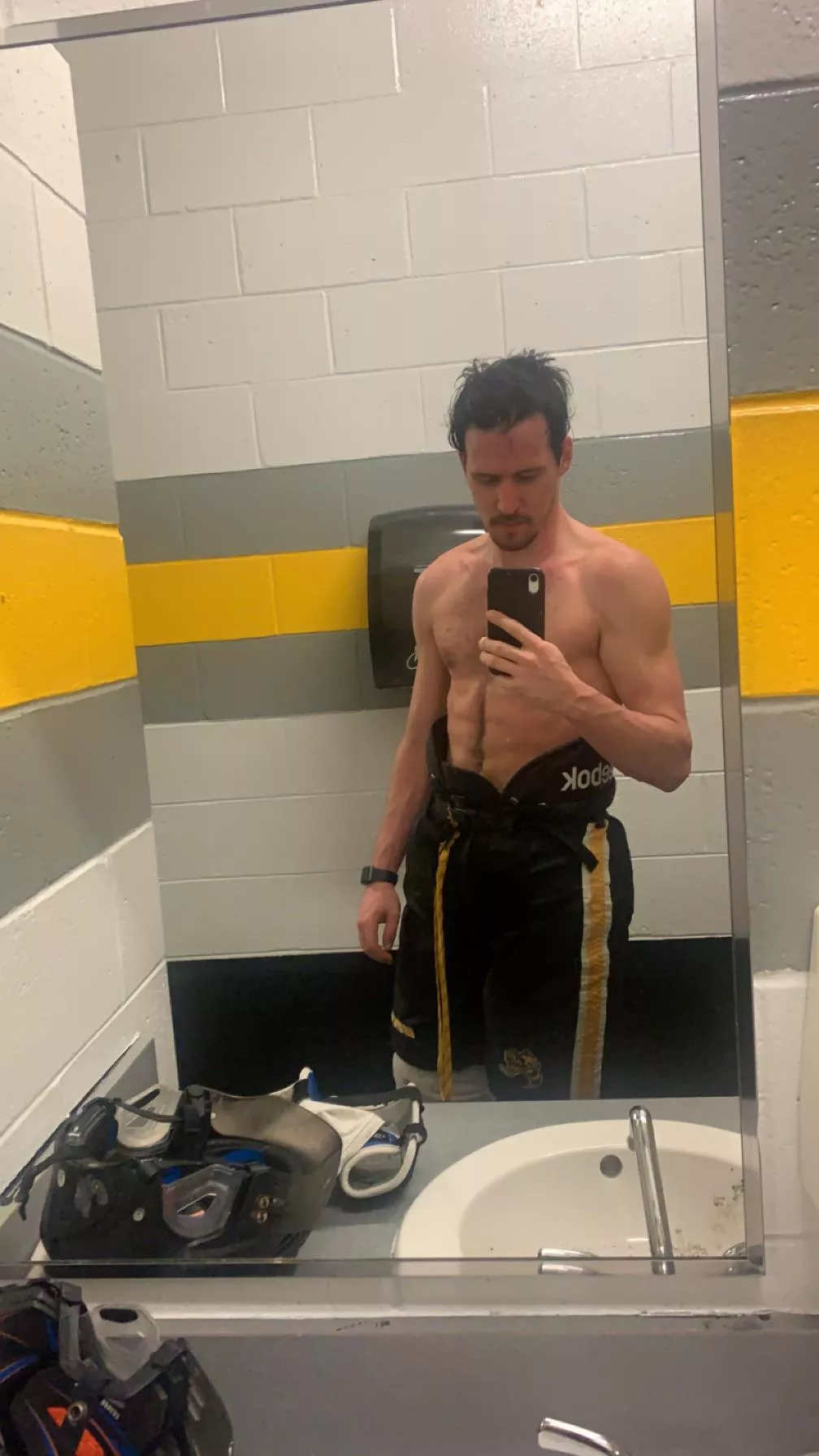 Come watch a hockey player get naked in the locker room and shower 😩 posted by HockeyGuy3488