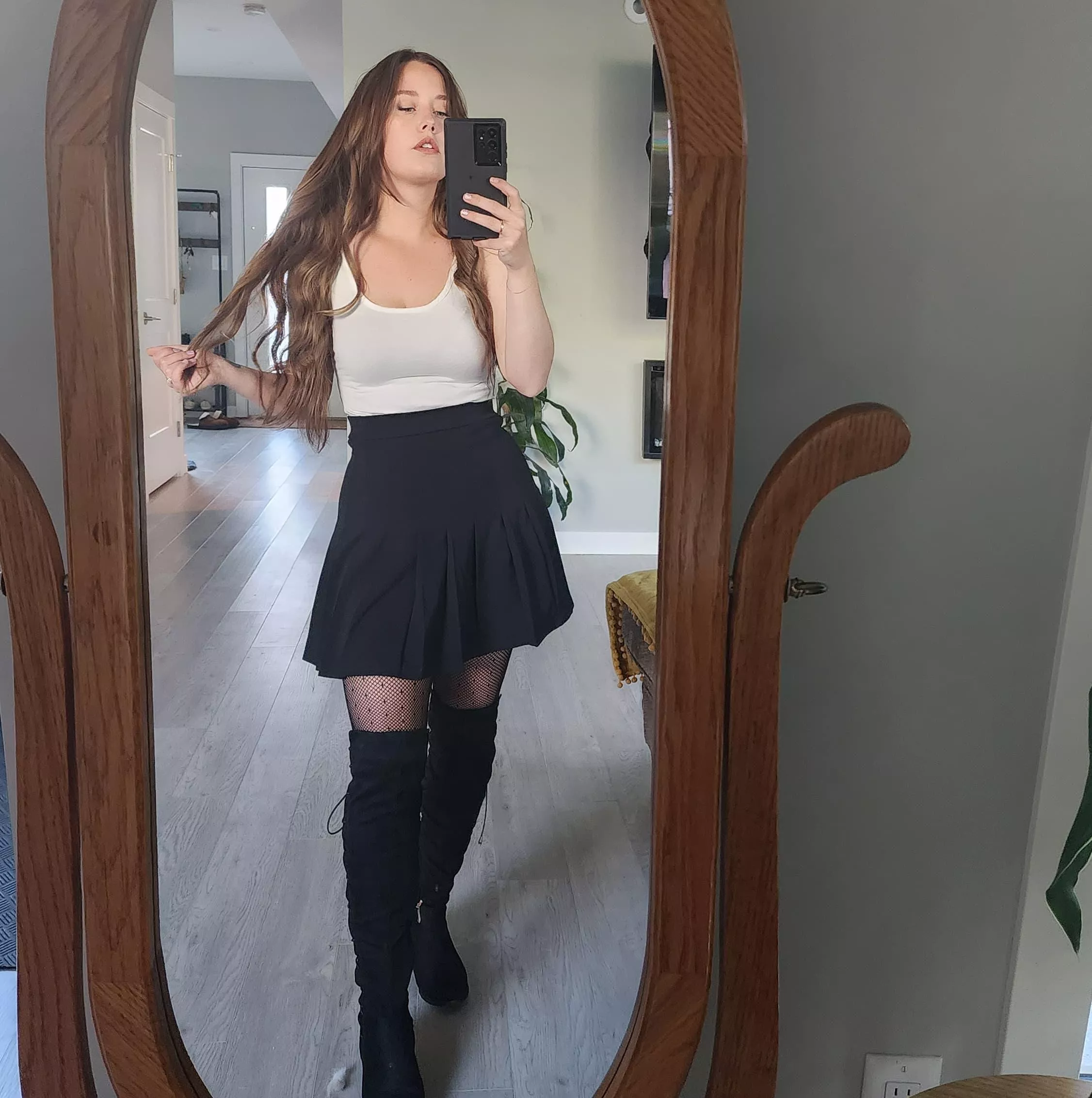 Do you like my skirt? posted by Character-Finger-755