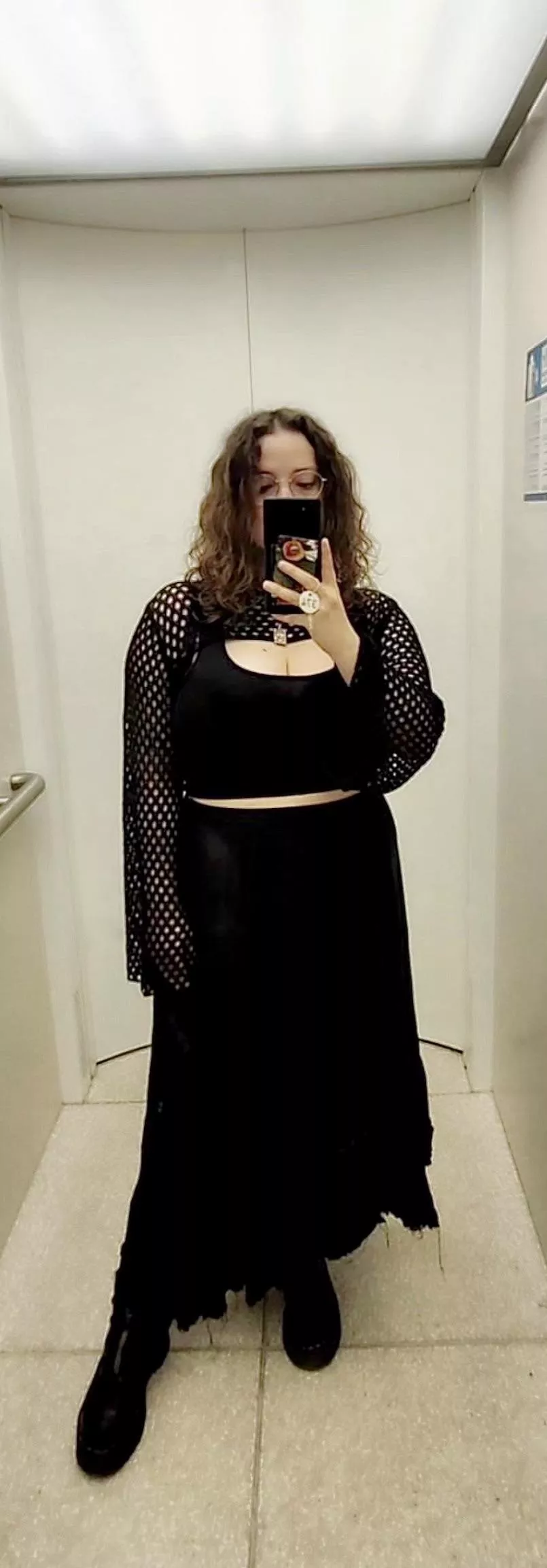 (f) Im into older men posted by Salty_Tune_9558