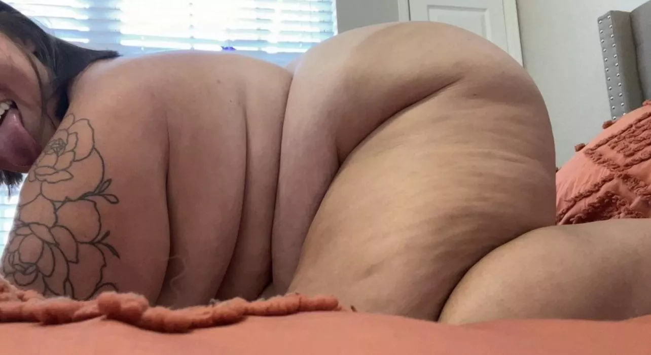 fat, horny & waiting to be fucked posted by bustyxbabyx