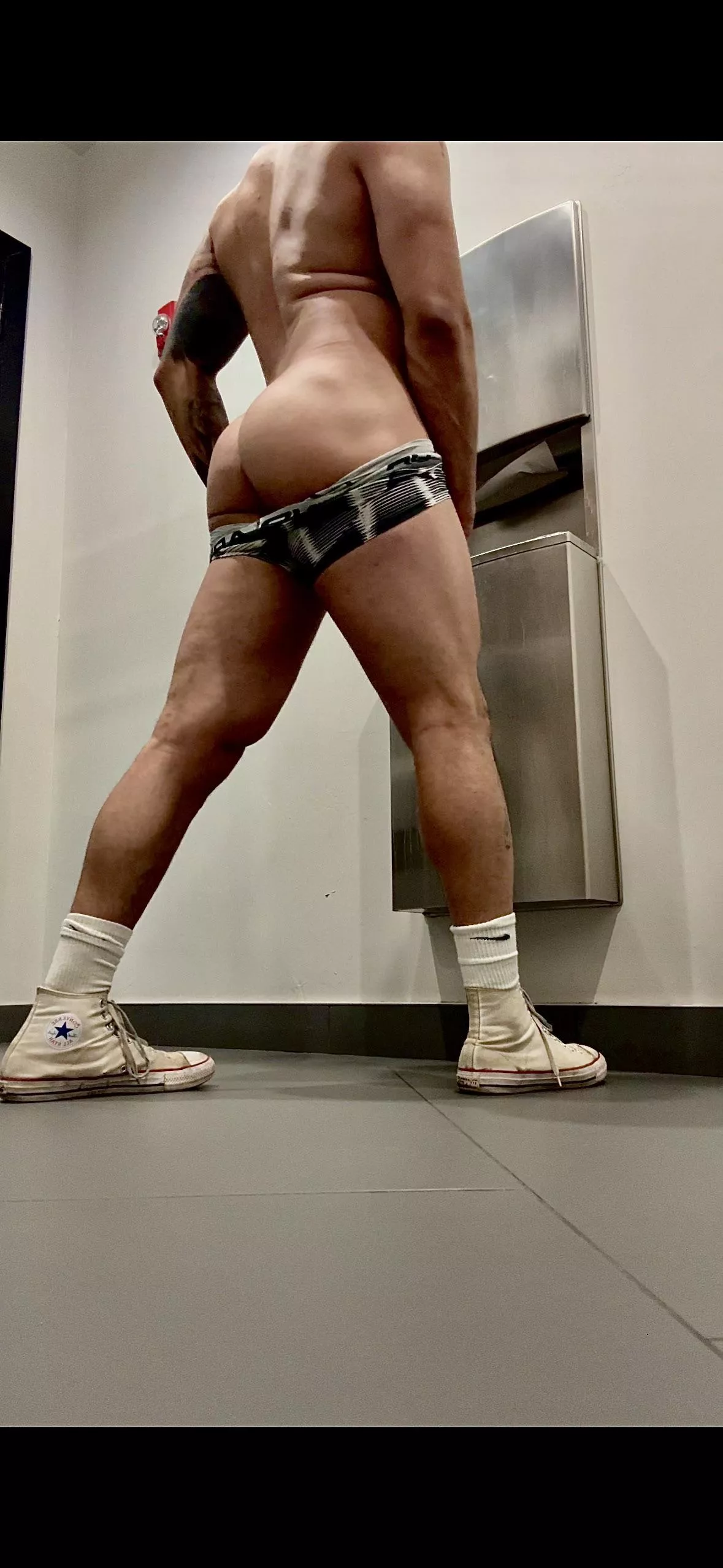 Hi 🍑 posted by sincerely-urneighbor