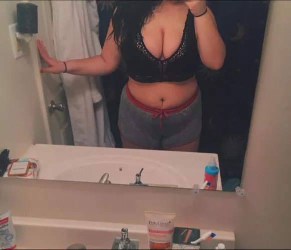 I like to think i'm a girls girl by slicesanddices22