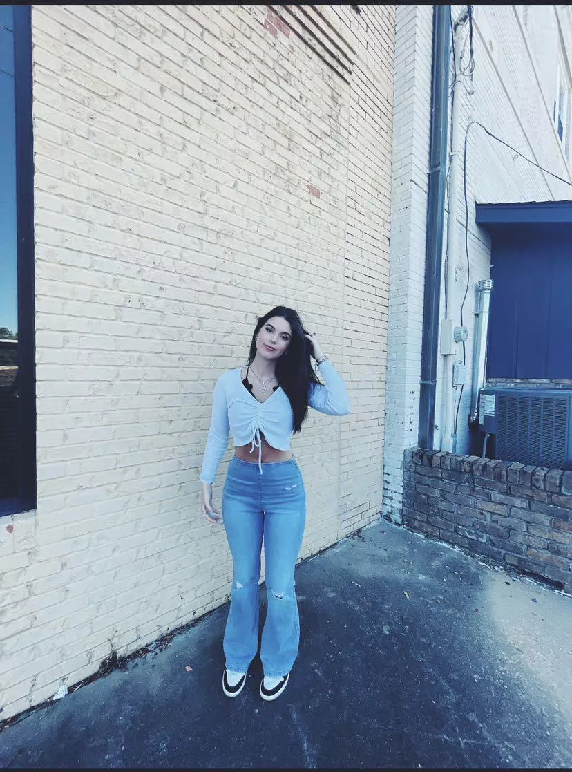 I look so short here posted by Dora_Bridges