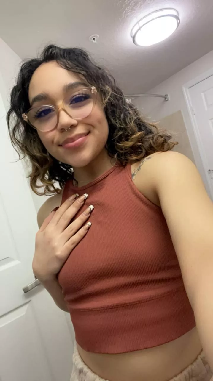 I'm your sweetest dessert, take a bite posted by Hot_Babet