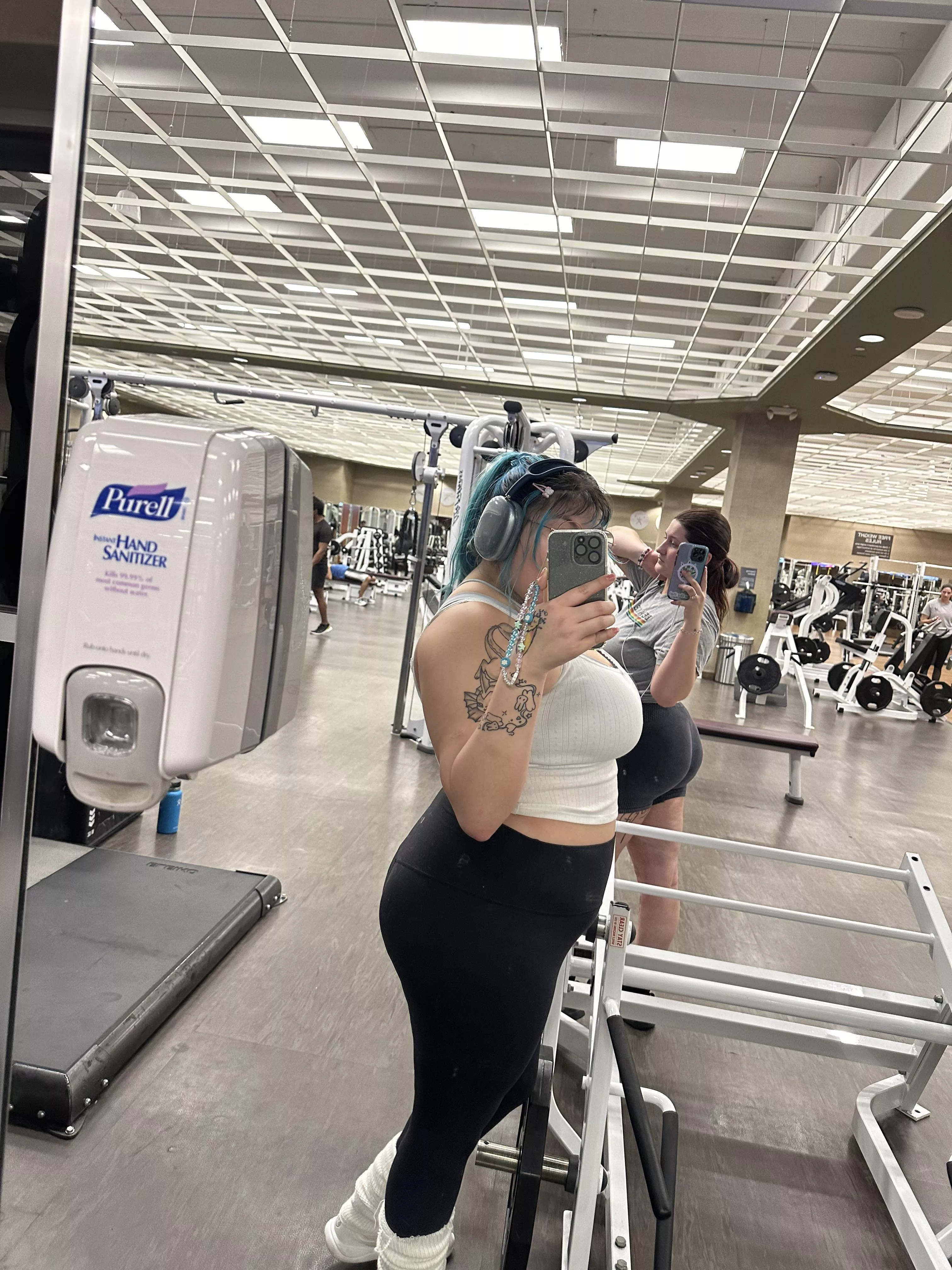 in a sports bra too posted by xsnugglepuppyx