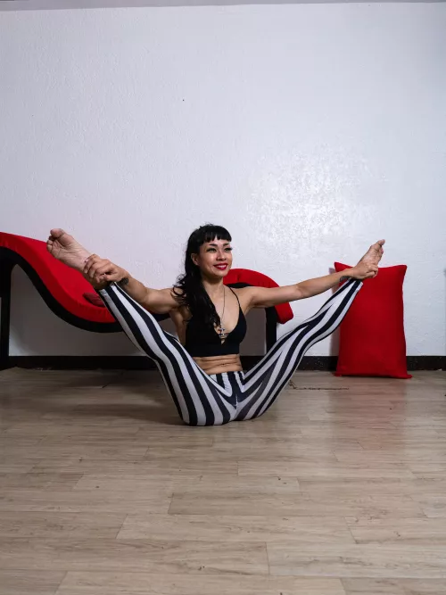 In your hands I place my legs by Madame-J