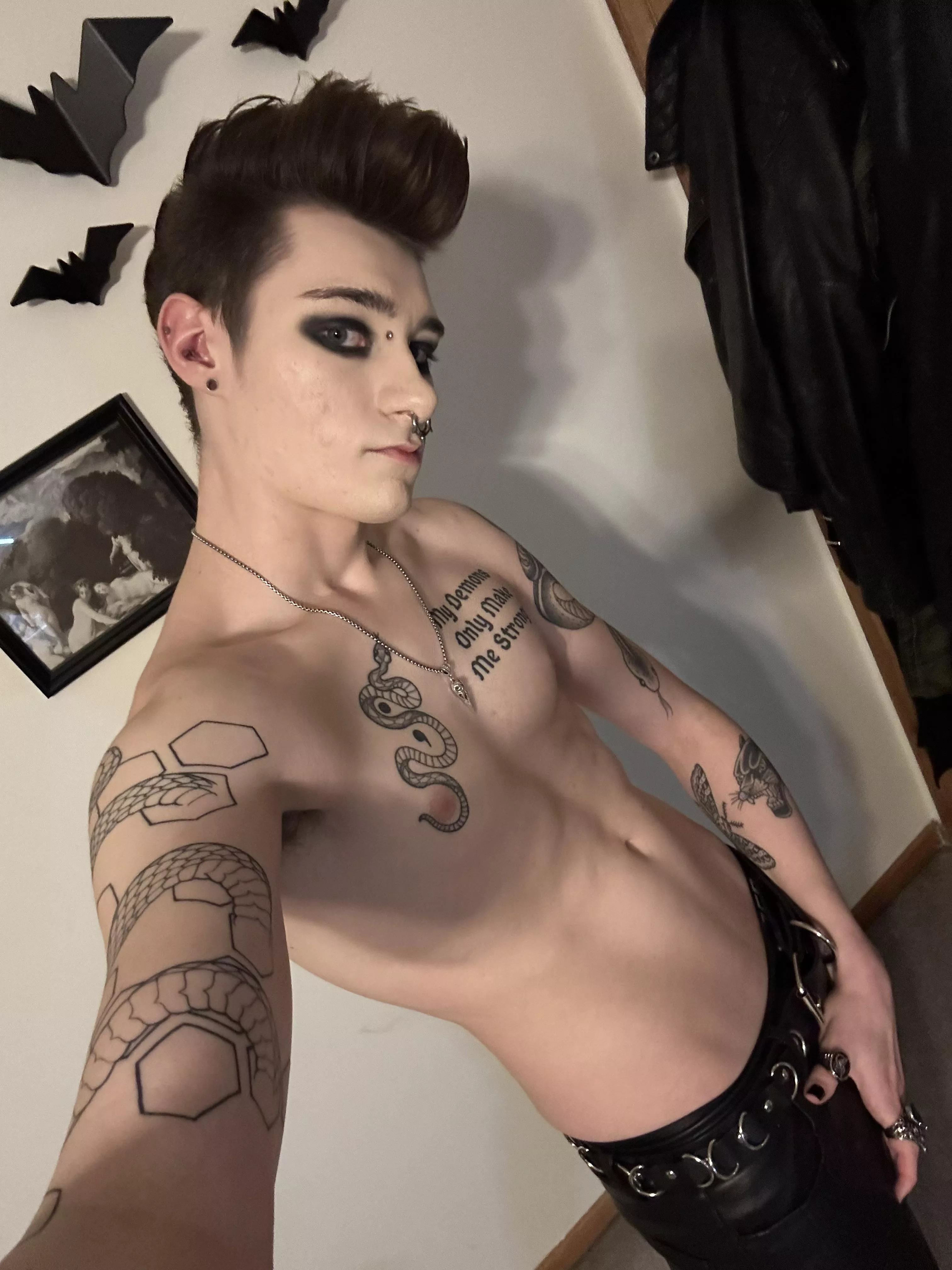 Just a peek👀 posted by PaytonTallSlim