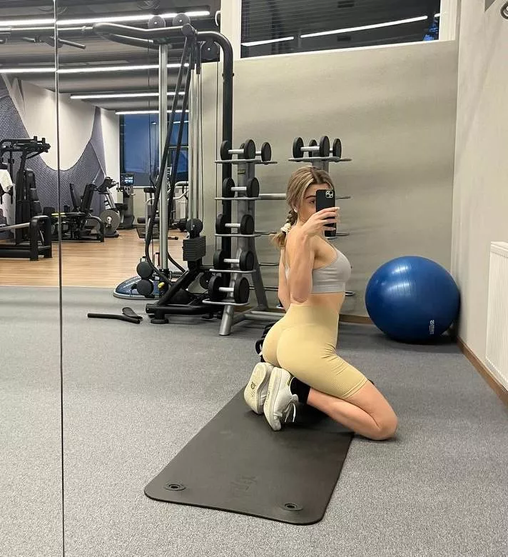 Just finished my workout, need another one with you in the changing room posted by Kenzie_GO