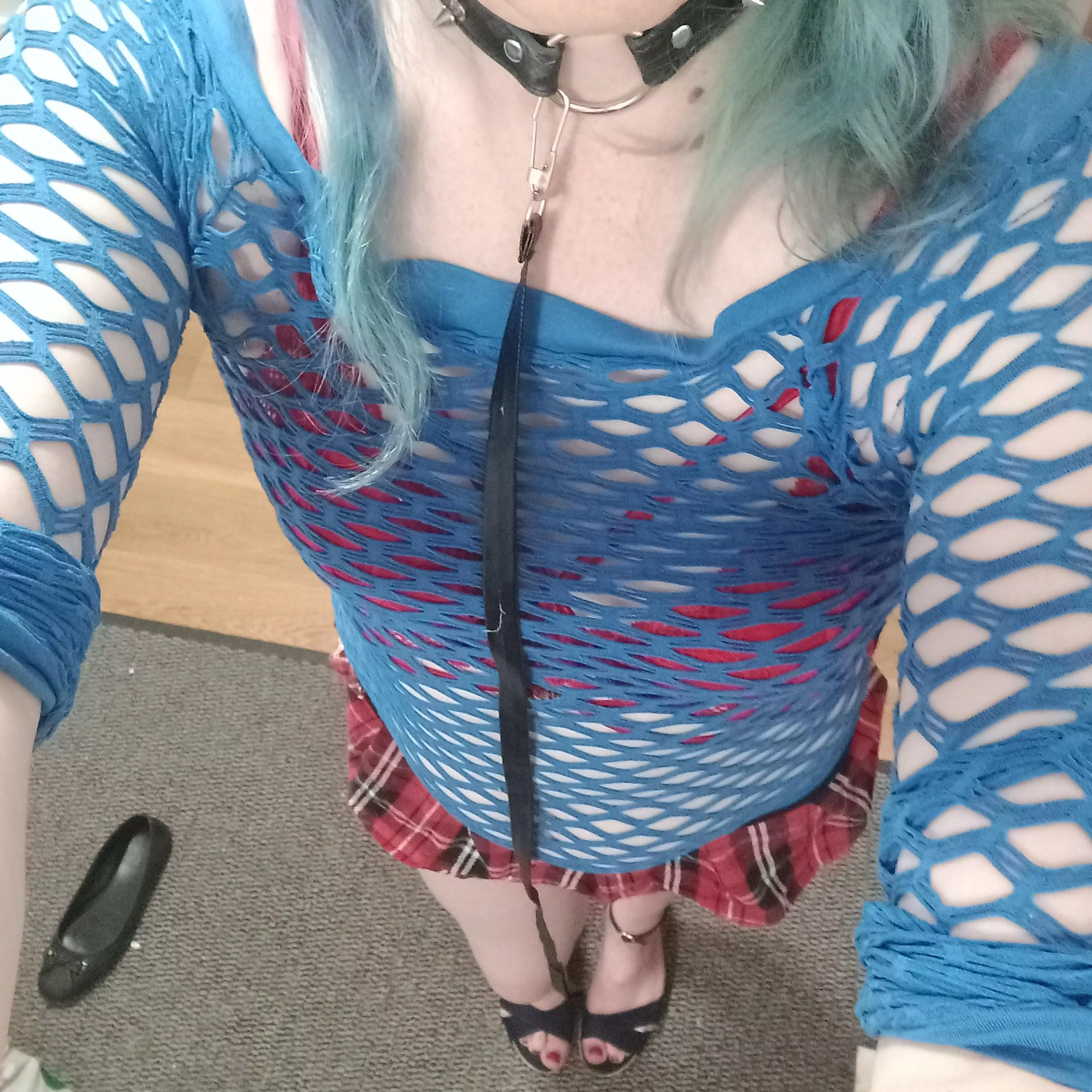 Love that collar and this angle ❤️ posted by LucyUwUCatGirl