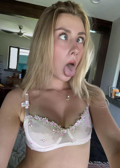 My gag reflex and ahegao face gives the perfect combo by love1bumble