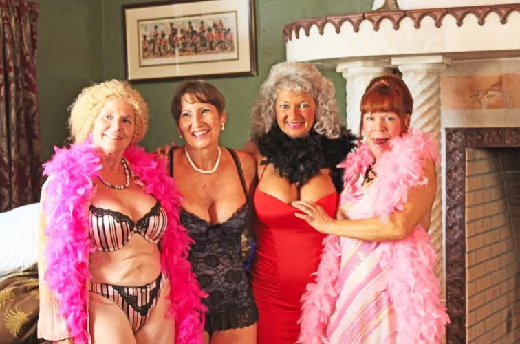 Nice GILFs by xgranny