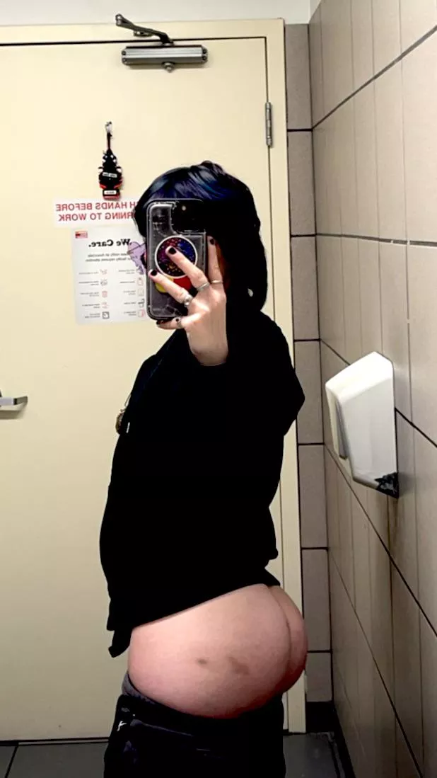 Small titties lil waist and a bubble yummy #sweet #bubblebutt posted by Lilthicccpenny