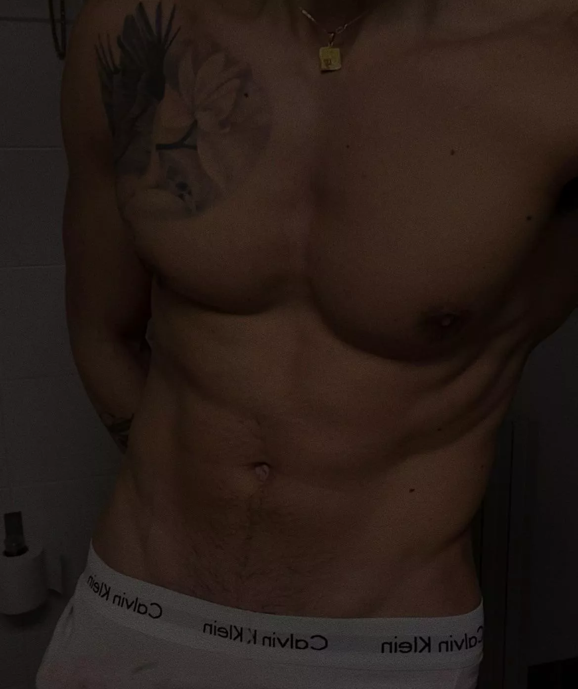 White uw posted by Raaegannn