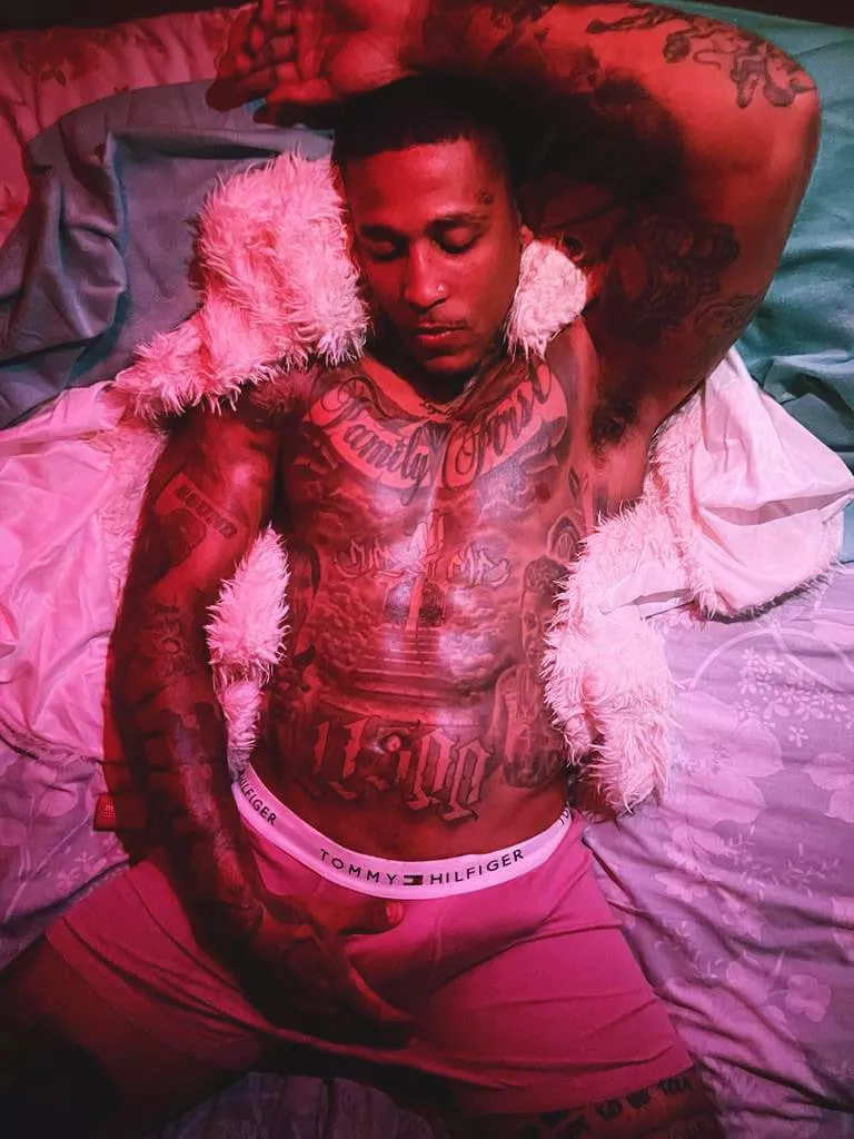 You wanna be sitdown here?😈 posted by lightskinboxer