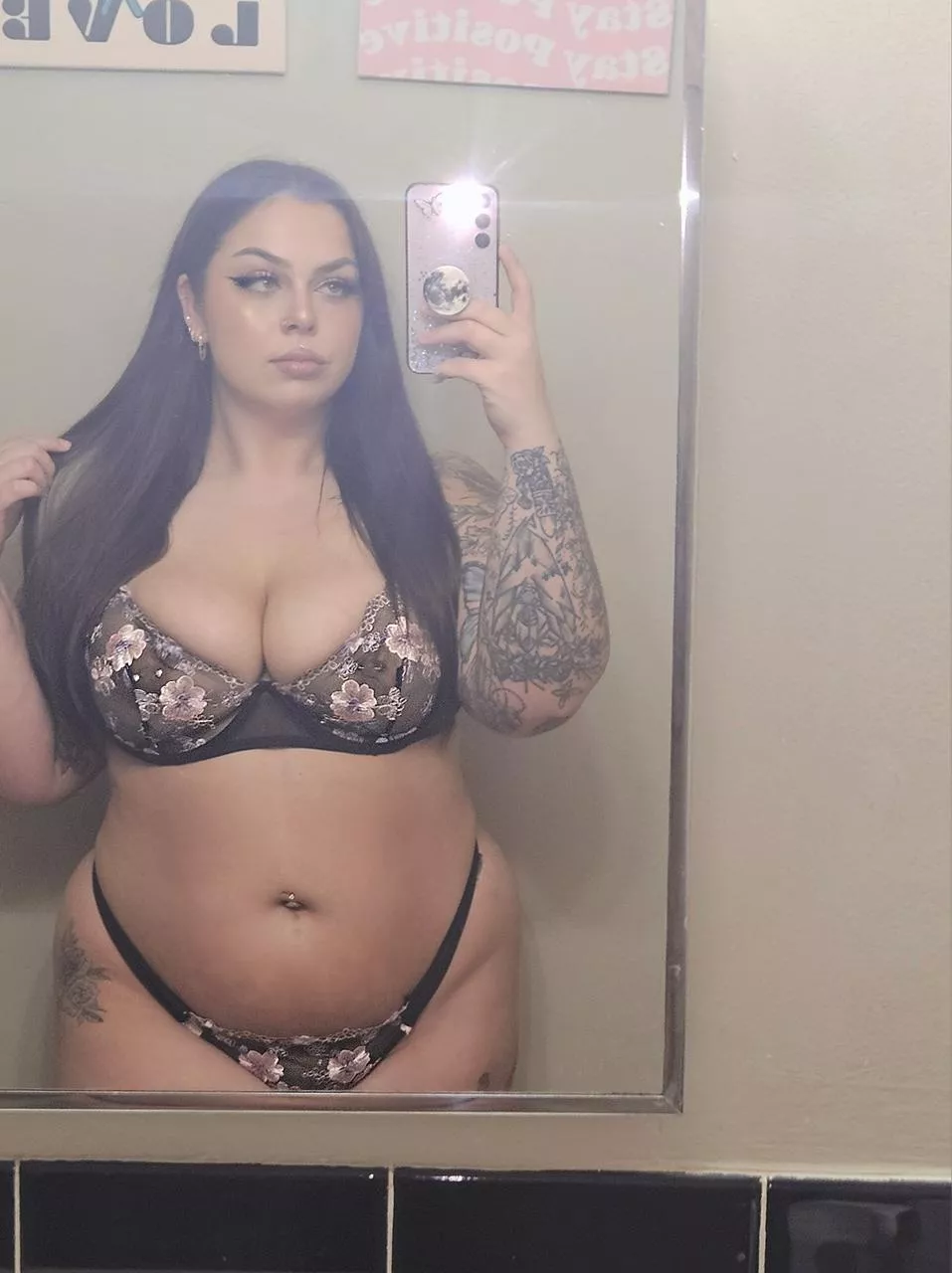 Your thick big tiddy gf posted by Linaamjc