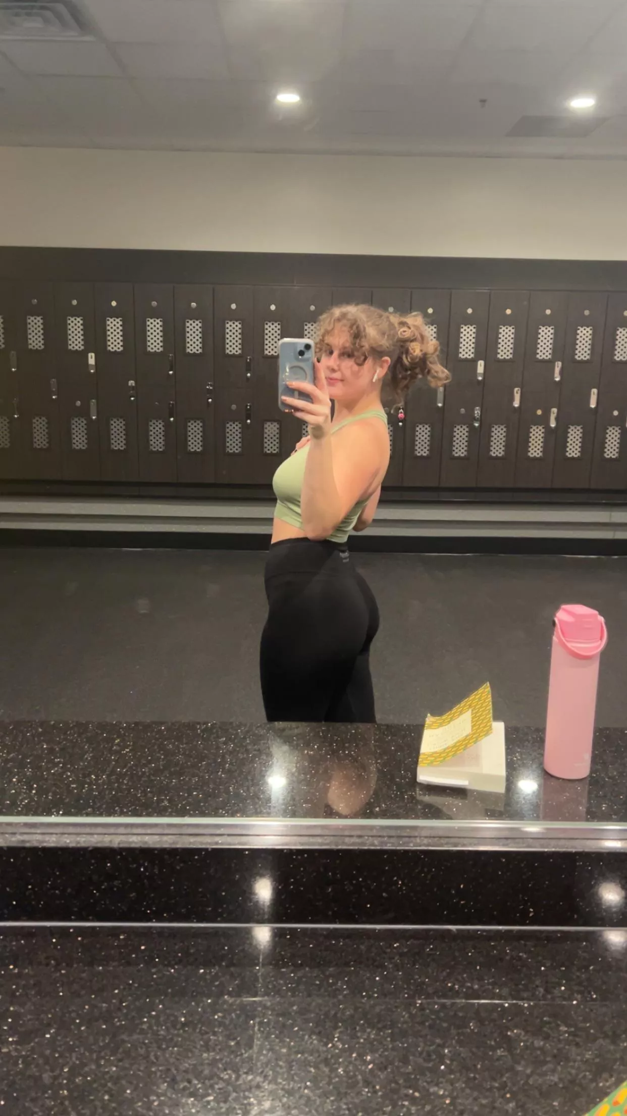 Ass is looking good [F] posted by clairbear99