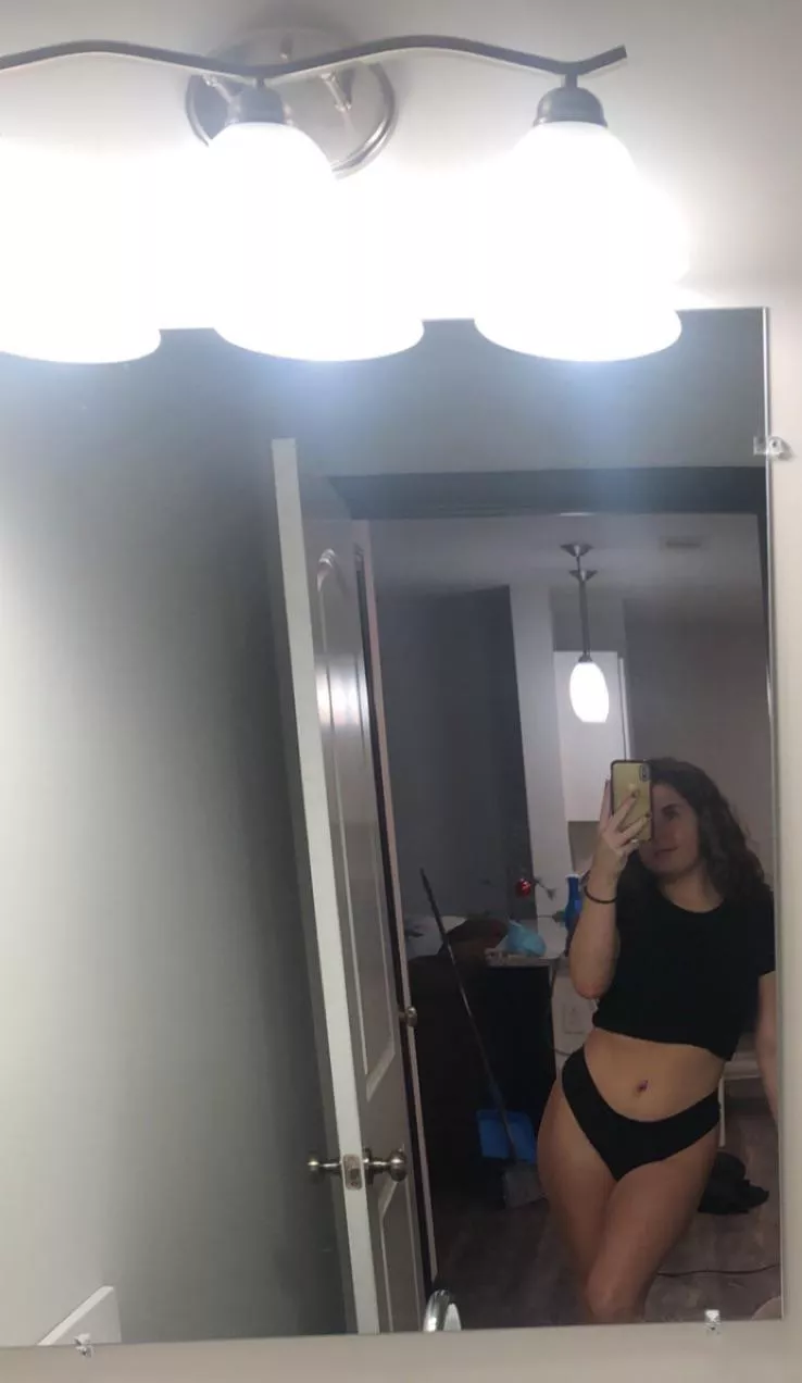 Cute lil black crop top posted by clairbear99