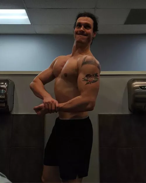 DM (m)e for more 😘 by meaty_tarzan