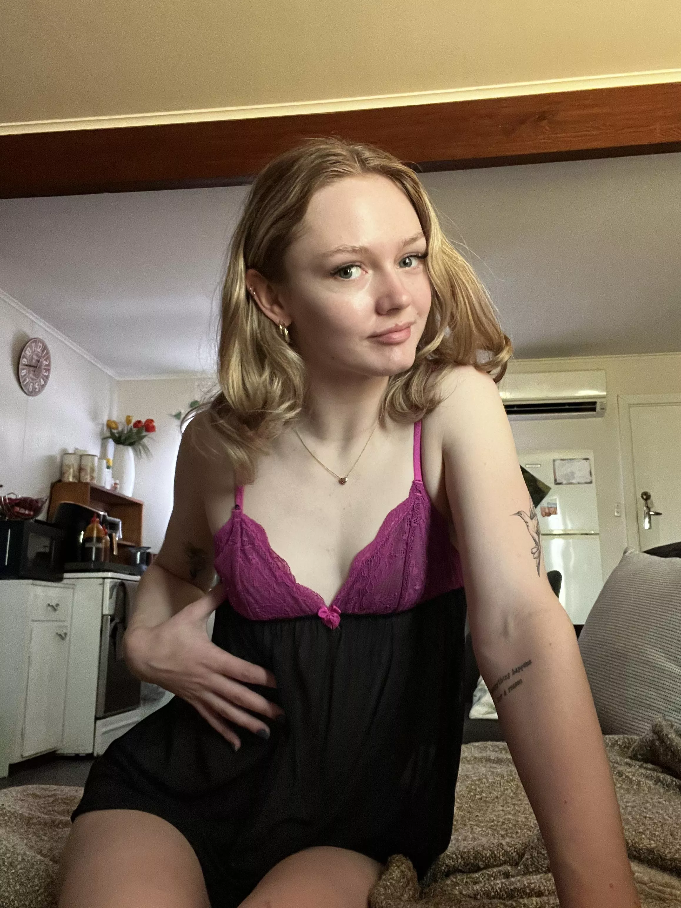 do i look cute in this lingerie 🥰 posted by cocossecrett