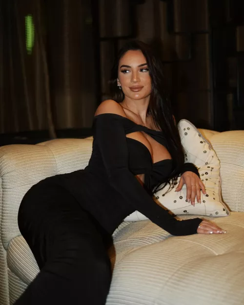 Gorgeous by Virtual-Pressure-948