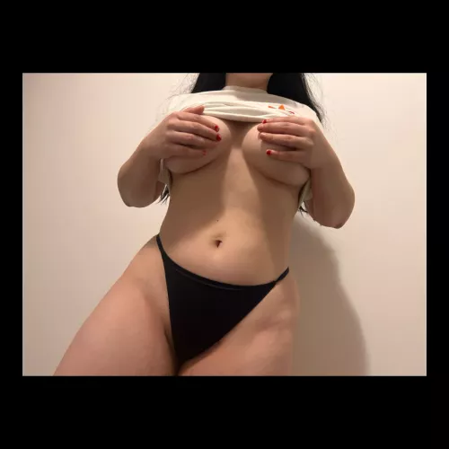 Hot and ready for fun by Lil_Wicked_Evelyn