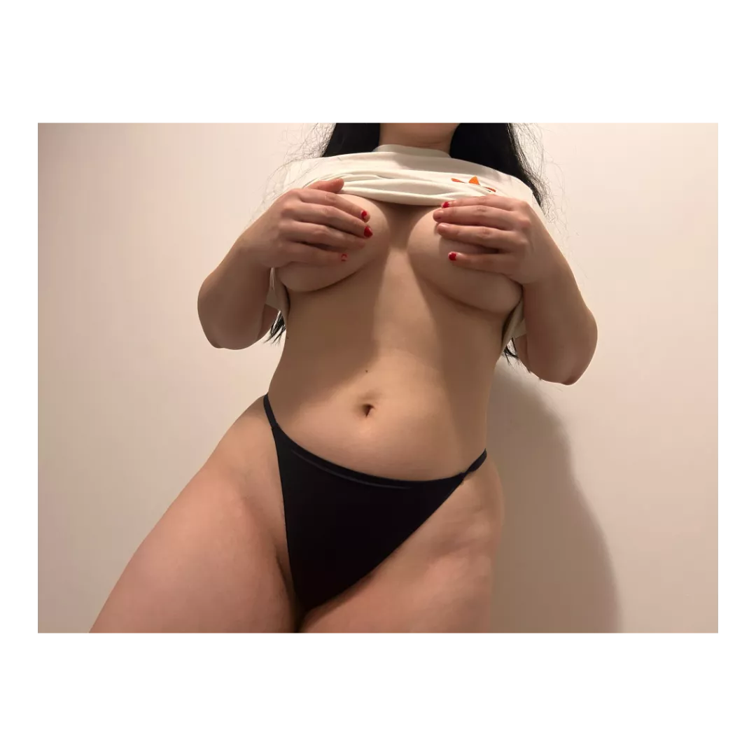 Hot and ready for fun posted by Lil_Wicked_Evelyn