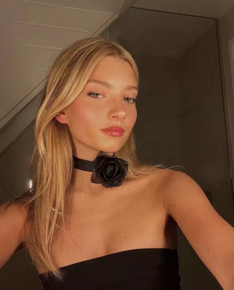 hotness rating, 1-10? posted by devilndaisies