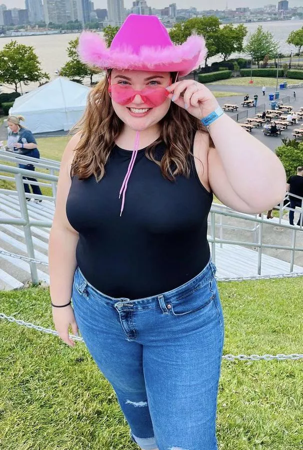 How about the curves on me posted by Individual_Jump_9665