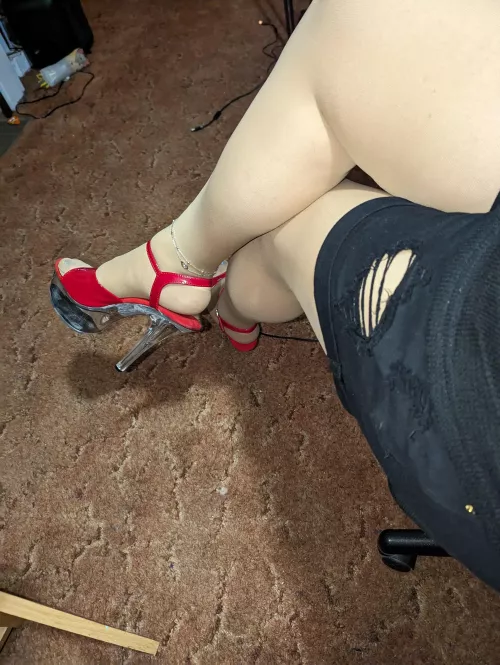 How do I look in heels? by cd_ashley93