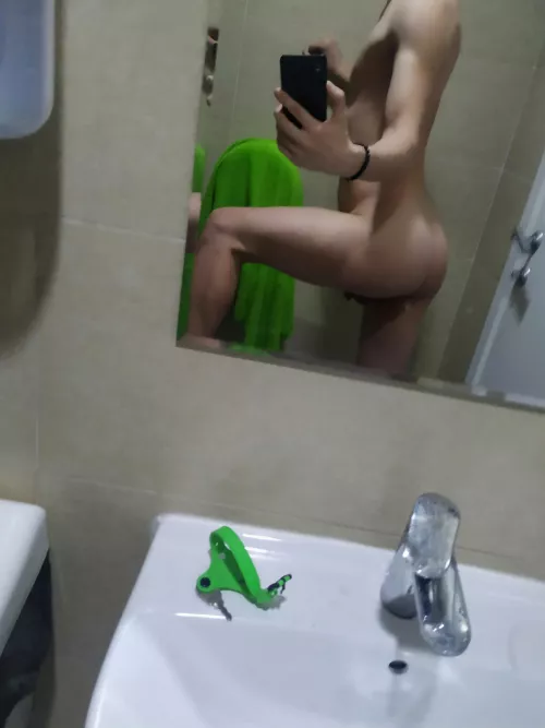 I didnt lock the door ;) by Mia_gayboy