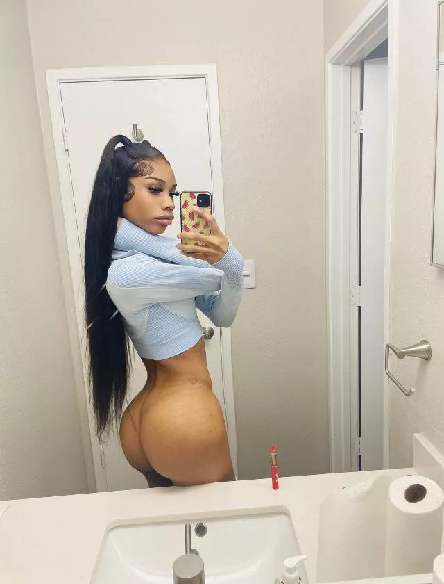 I love my mirror pictures ❤️ don’t you? posted by harajukudolly