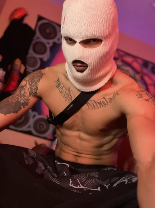 It’s feeding time by maxmilesishere