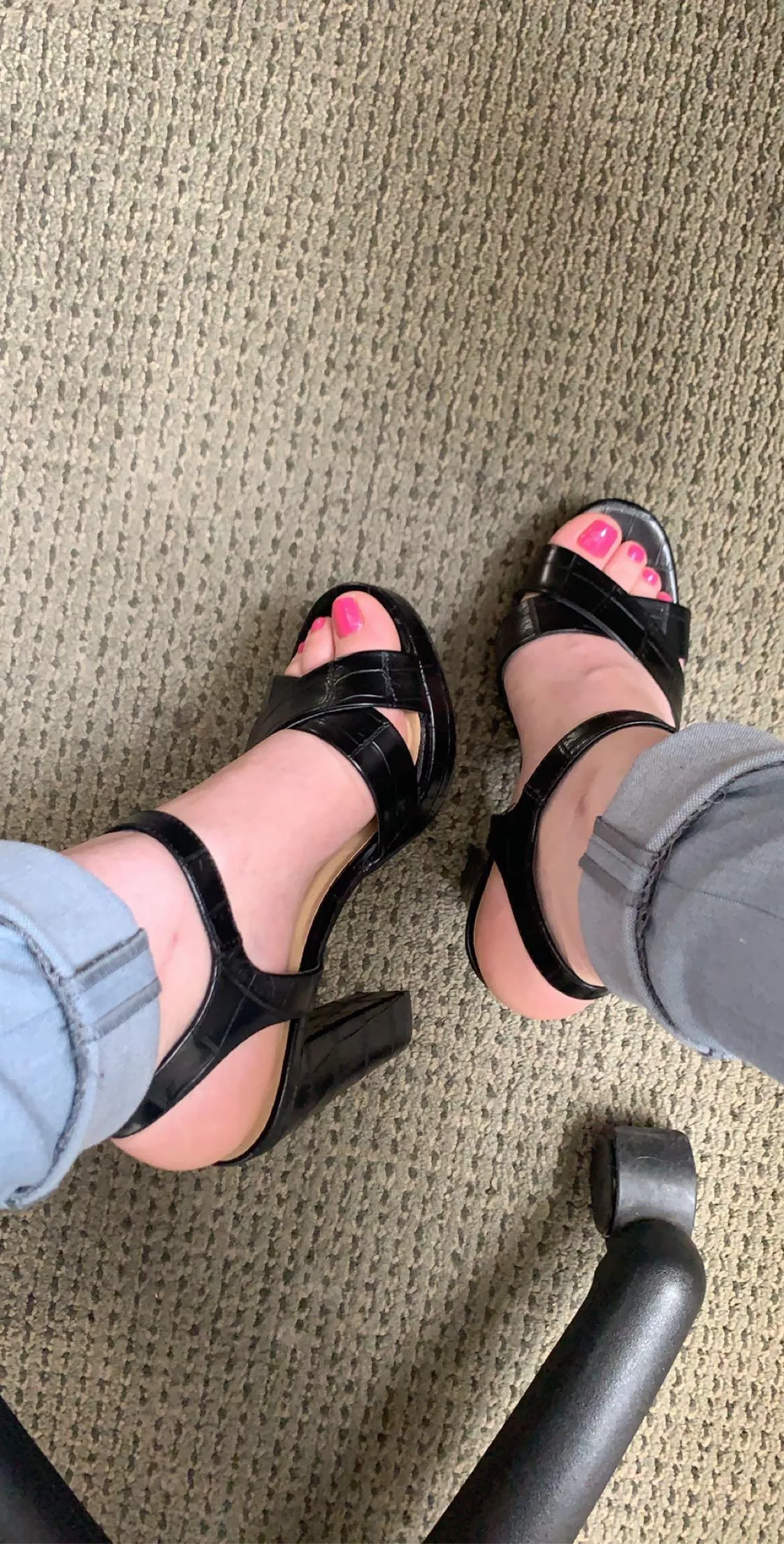 Little feet, high heels posted by starsodreamy