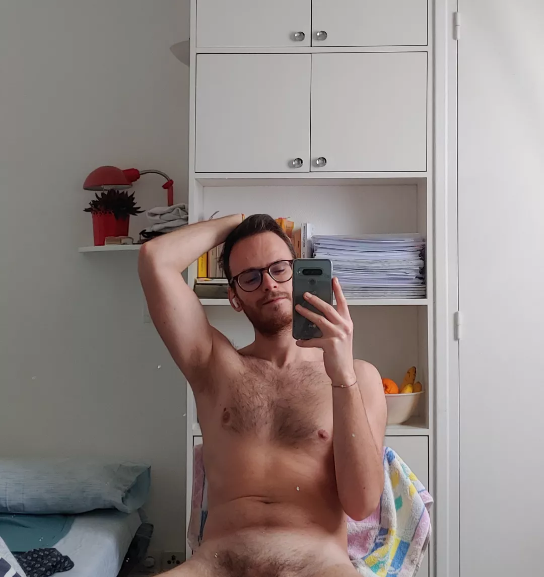 New house, new me, still the same lovely hairy chest 😇 posted by frax_98