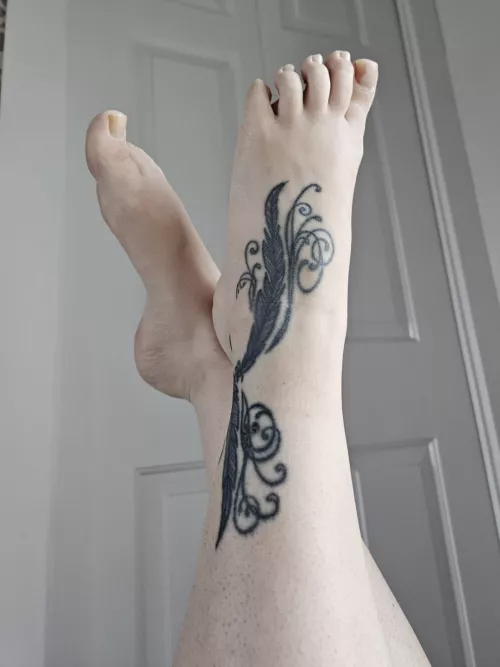 Please cum on my feet and lick my toes by CJ0031