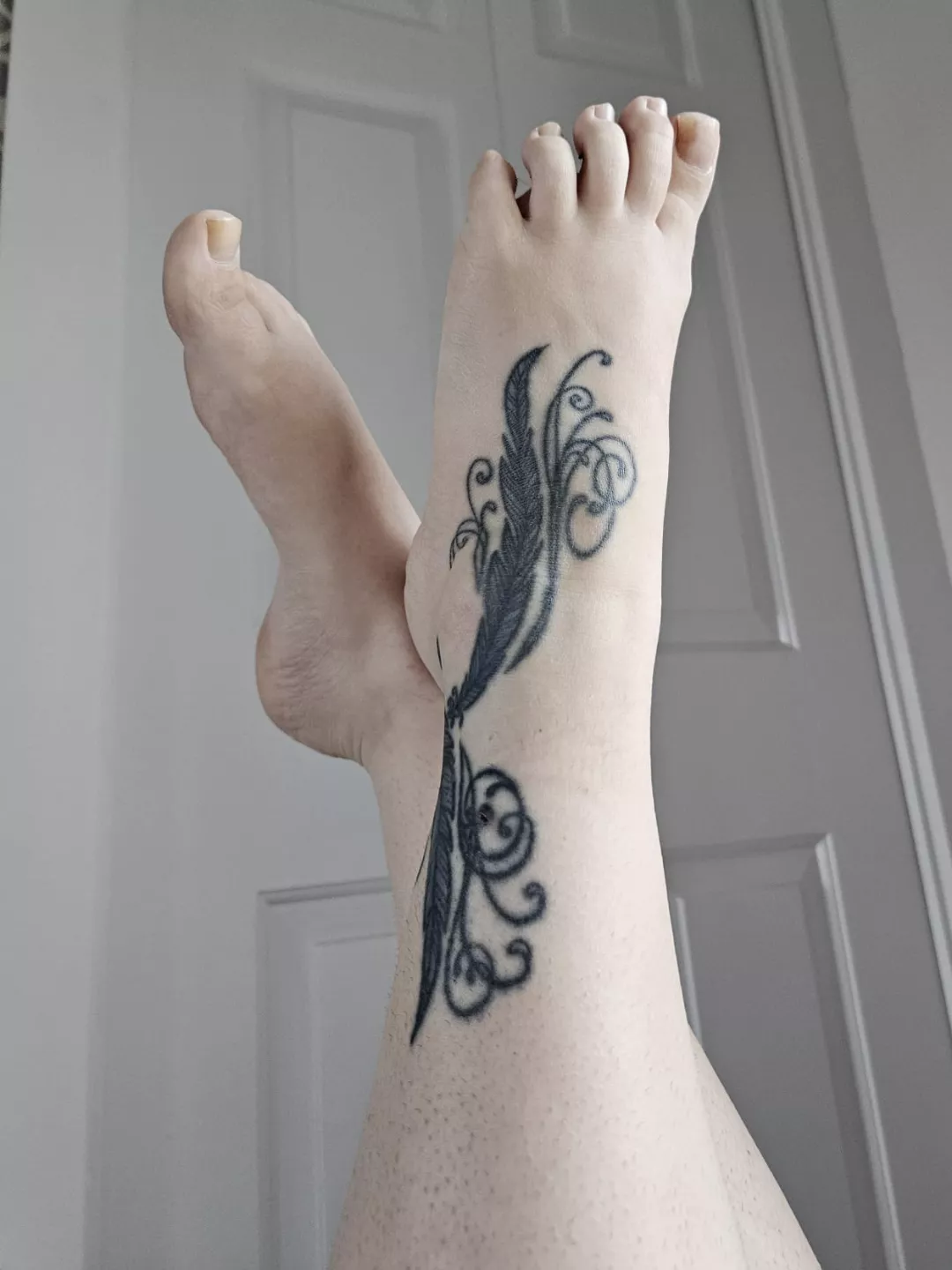 Please cum on my feet and lick my toes posted by CJ0031