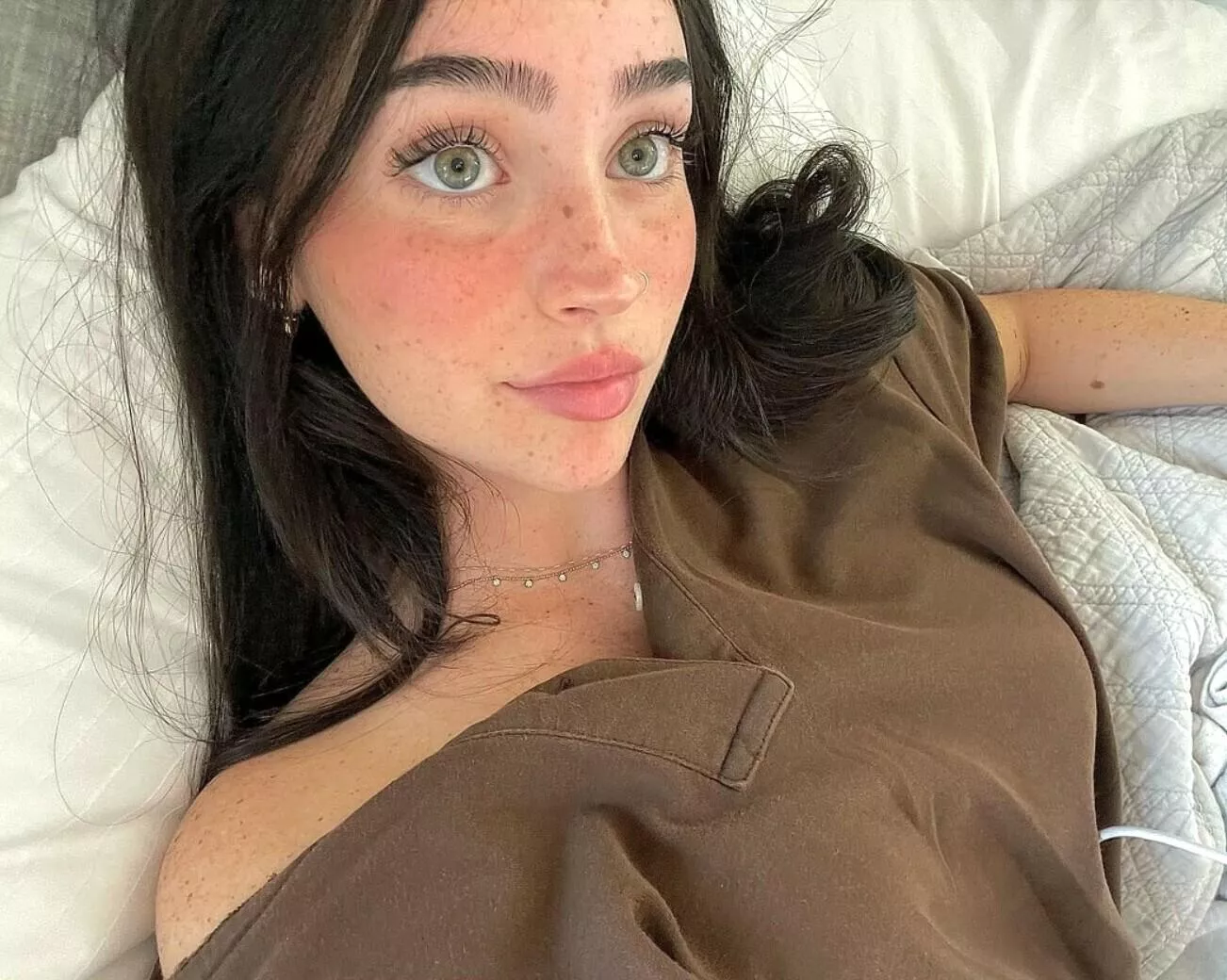 Rae Cambra posted by qwer5r