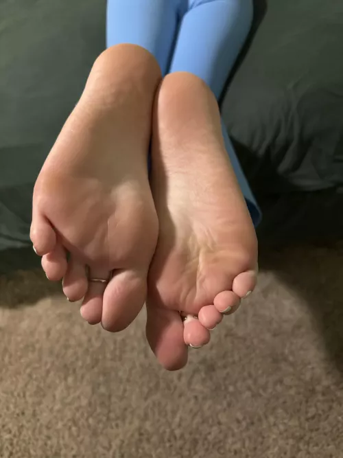 Ready for landing 💦 by thepeachyfeet