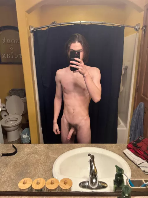 Skinny tops and bottoms wanna cum on vc? by Standard_Bit376