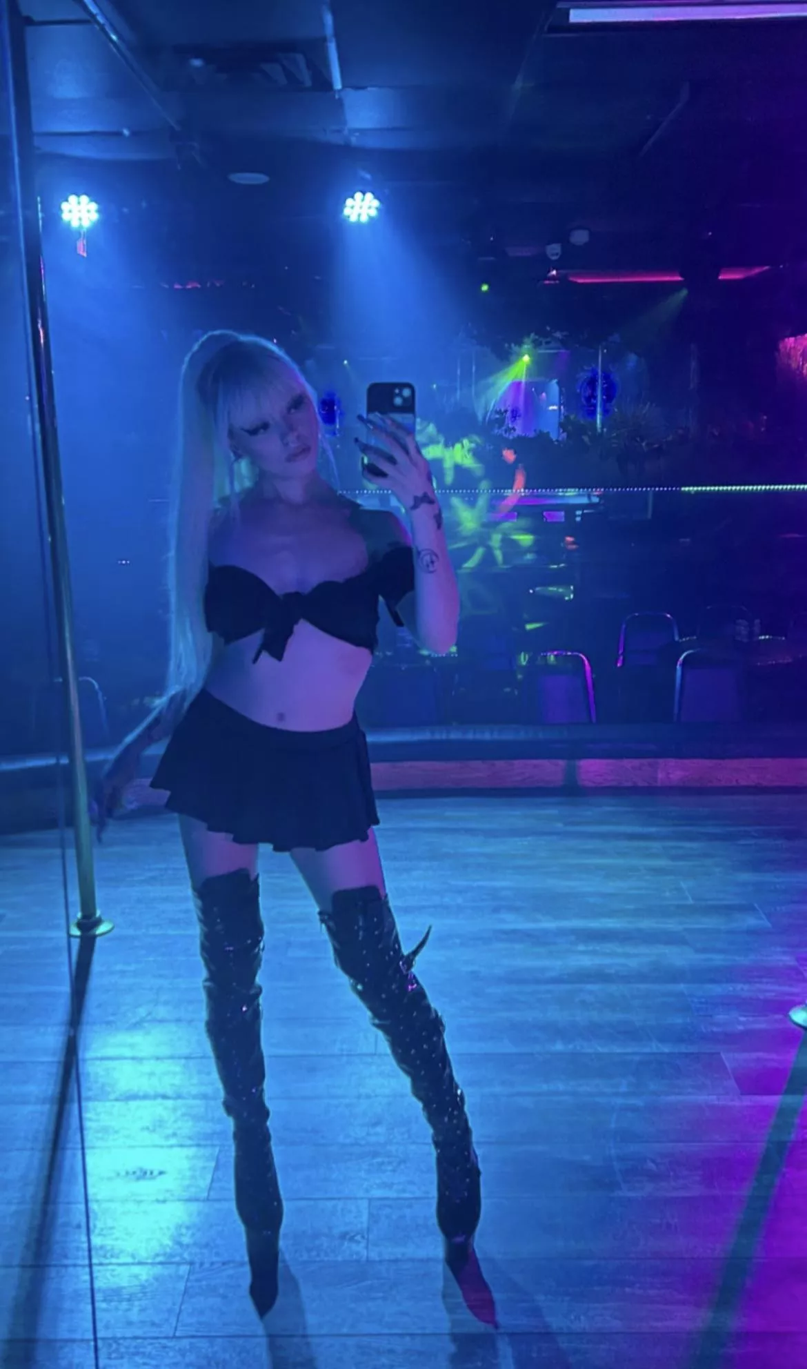 stripper thigh highs posted by valerieeexxx