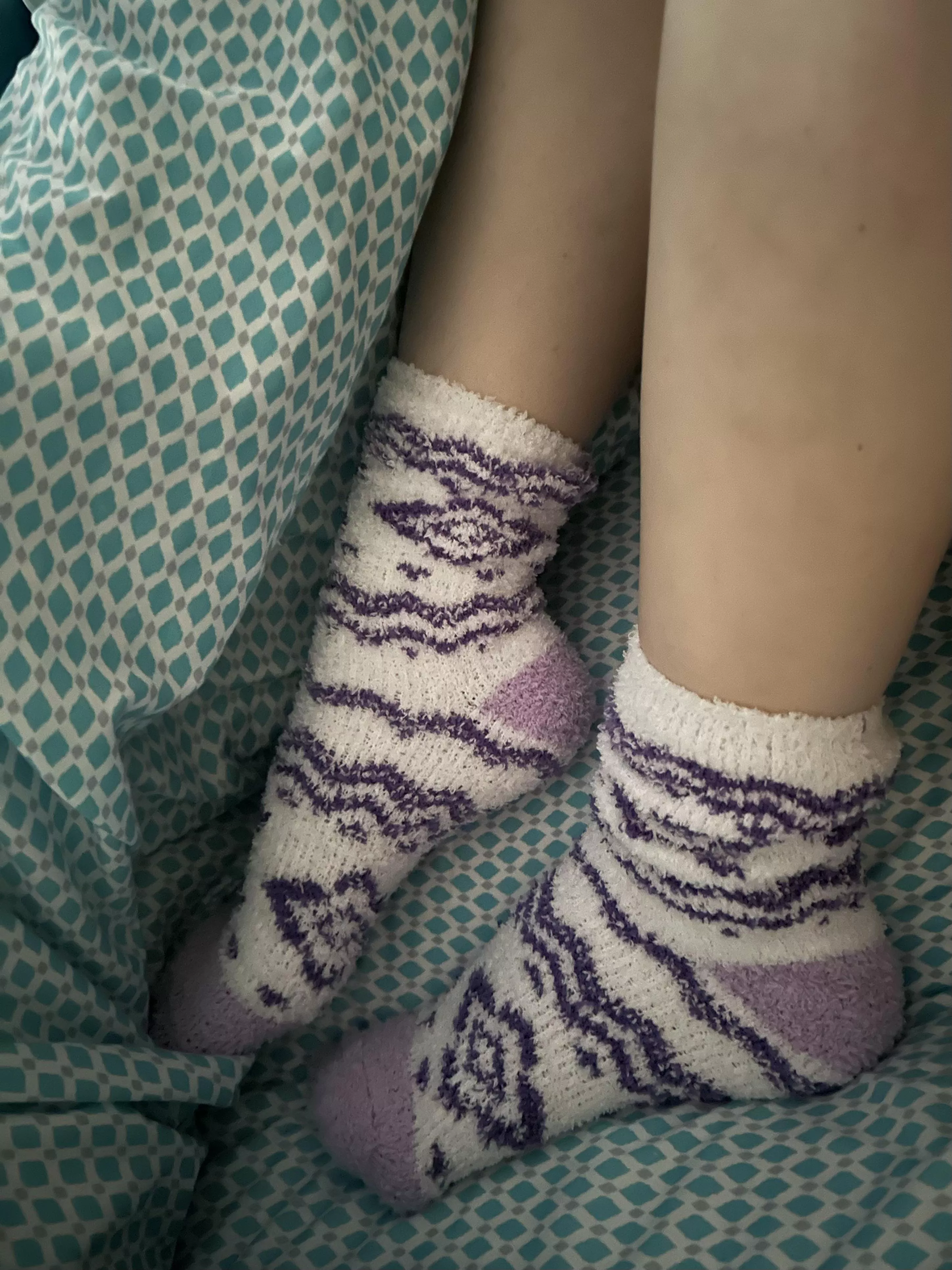 Sundays morning still in bed. Do you wish you knew my toe color? posted by MilkyAffection