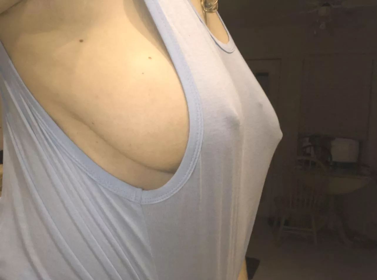 Tee shirt side boobs are awesome posted by Frisky_Vanilla