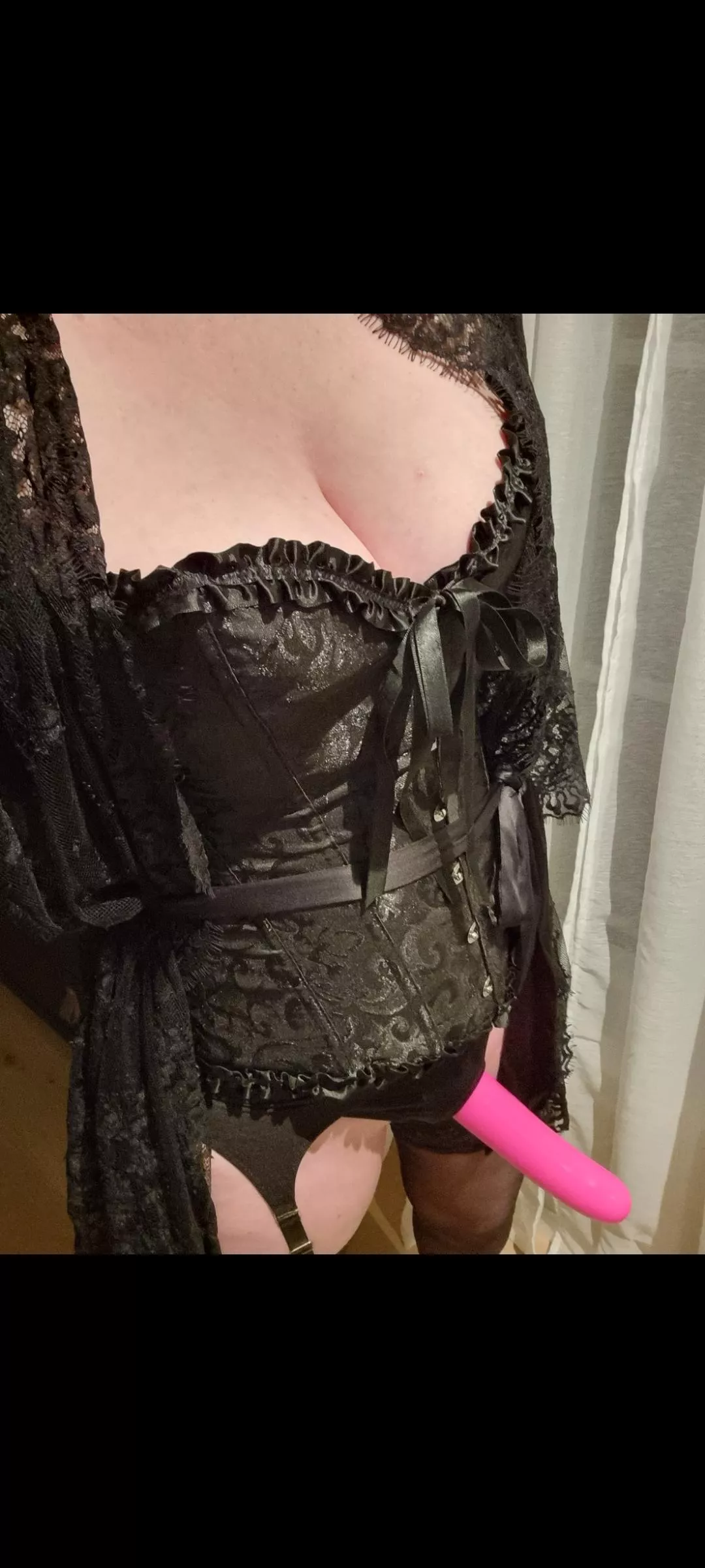 This is the first pic my mistress sendt me, telling me to meet her right a way. What would you answer be to this? posted by Canary-Inside