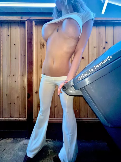 This isn’t too cropped… right? by hoe_to_housewife