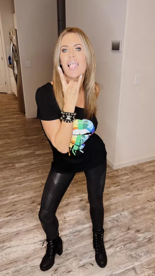 Trophy wifes do what they are told by mskyliepowers