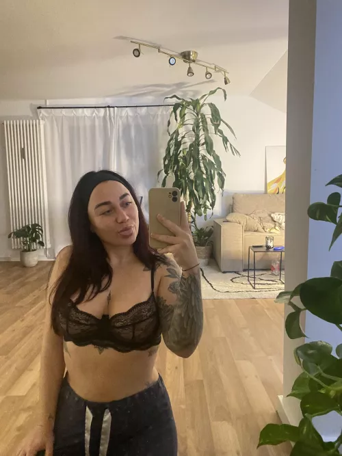 wanna bang a 2001 girl ? by qodiax