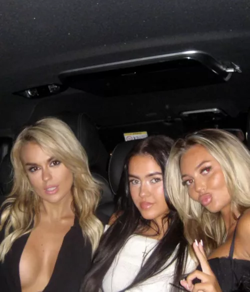 Which bimbo? [3] by LegoSweatshirt