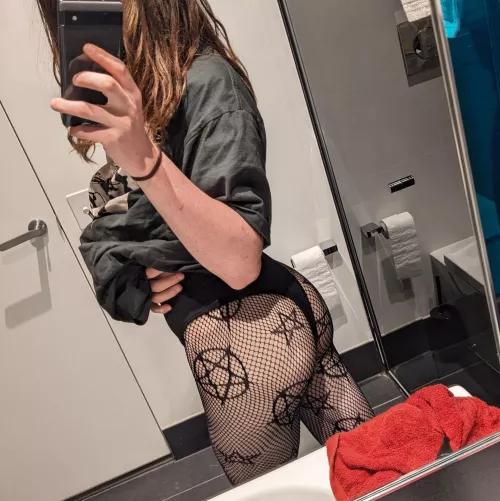 Your gf will think I'm just one.of the boys 🤭 by disonant_aqua