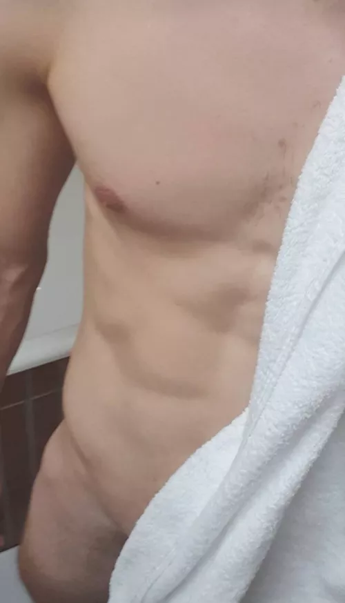 24 fit guy here. I just fully cleaned myself. Feel free to message me or add my instagram by Batica_gym99