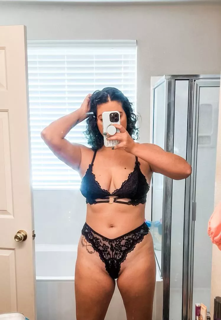 34 and 2 kids later posted by MilfEmilyWalters